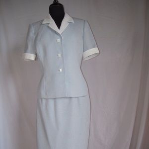 KASPER tailored suit short sleeve& skirt  lt blue